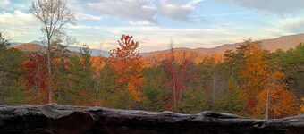 Romantic One room Cabin with breathtaking views of the Smoky Mountains