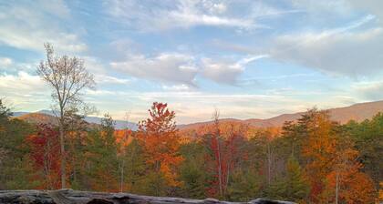 Romantic One room Cabin with breathtaking views of the Smoky Mountains