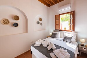 2 bedrooms, in-room safe, iron/ironing board, travel crib