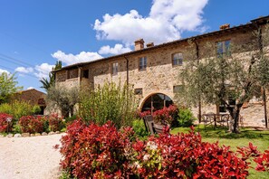 Exclusive Villa, Pool View
