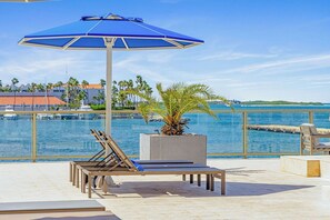 Terrace/patio - Let’s enjoy life in this cozy and modern condo (Oranjestad)