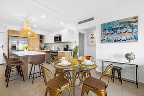 Dining - Marina Harbour Oasis / Bright Tropical 2 BR Condo (Oranjestad)