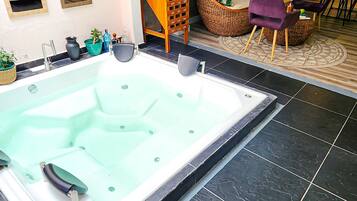 Apartamento | Banheira de hidromassagem particular