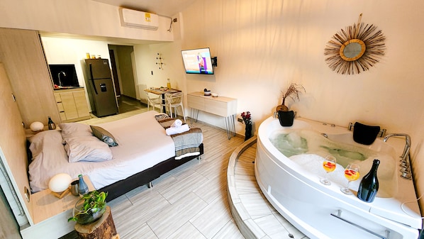 Habitación doble superior | Decoración individual, mobiliario individual, wifi gratis