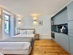 Studio, Balcony | Iron/ironing board, free WiFi - YOUROPO - Stories (Porto)