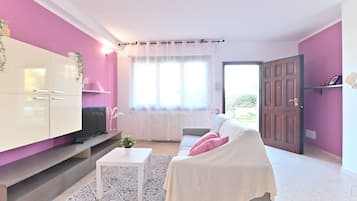 Basic Apartment | Living room | 49-inch Smart TV with cable channels, TV