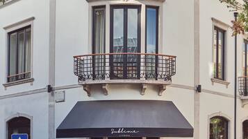 Vista frontal de la propiedad