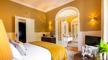 Quarto Duplo ou Twin Lisboa | Minibar, caja de seguridad en la habitación y decoración personalizada