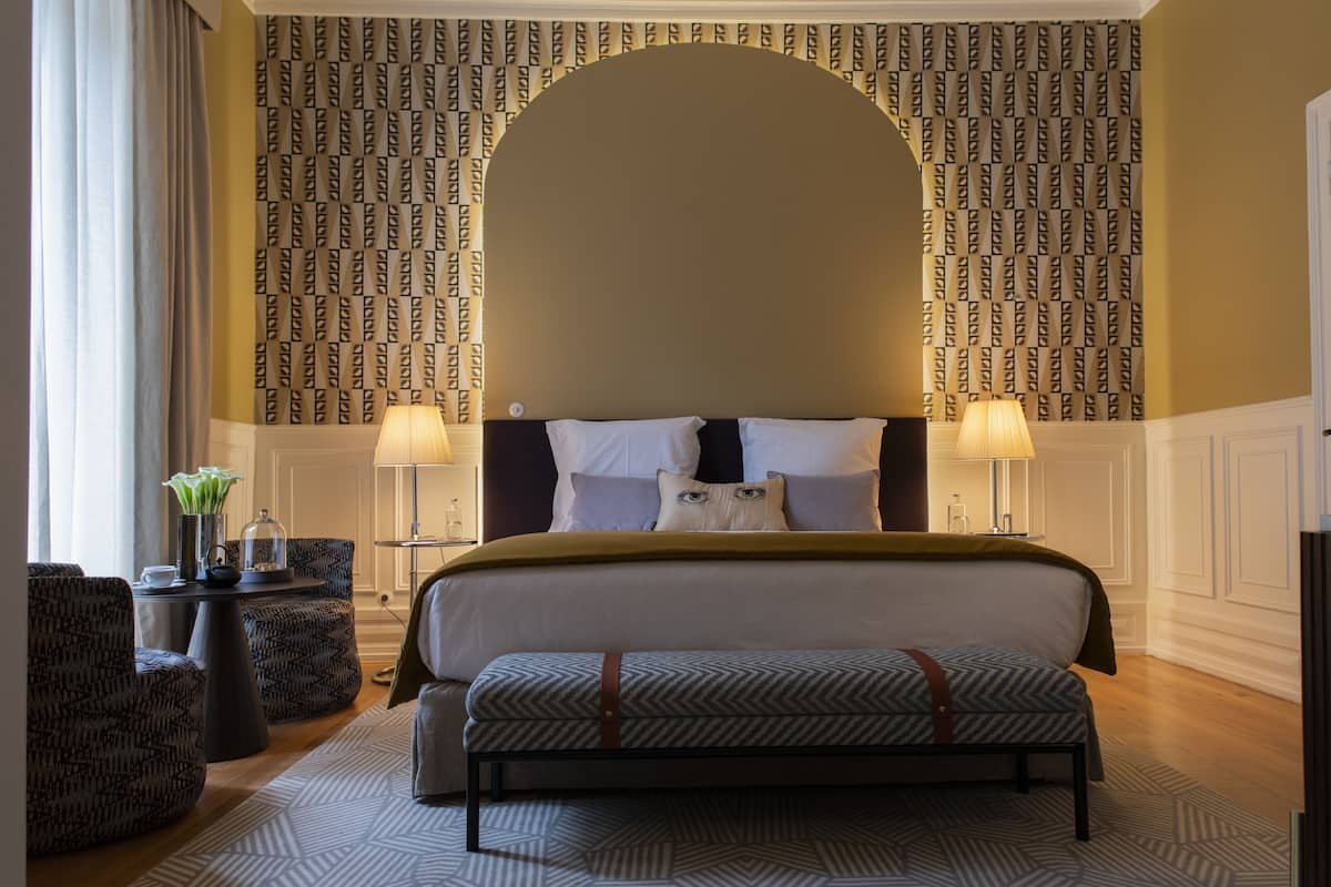 Quarto Duplo ou Twin Lisboa | Een minibar, een kluis op de kamer, individueel gedecoreerd