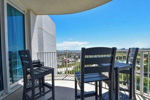 Property grounds - Top Floor! Amazing Views from The Palms of Destin! (Destin)