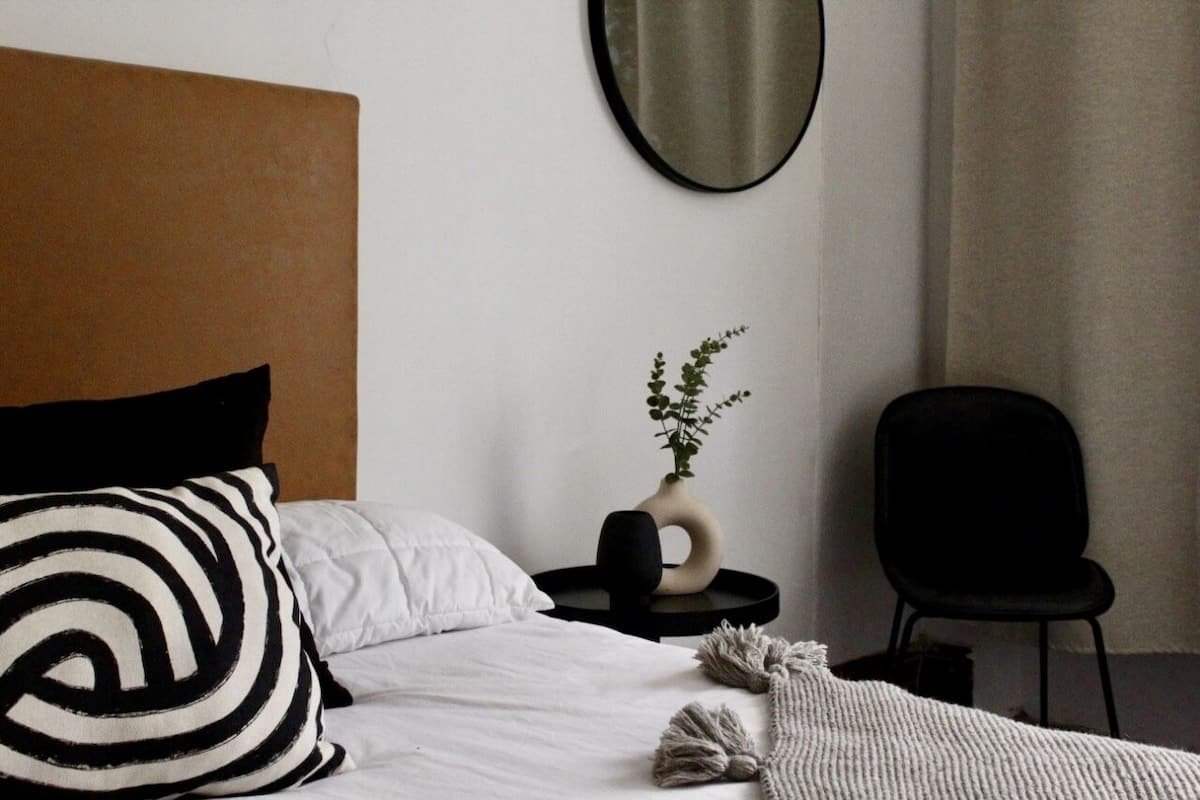 Standard Room | Iron/ironing board (on request), WiFi (free), bed sheets