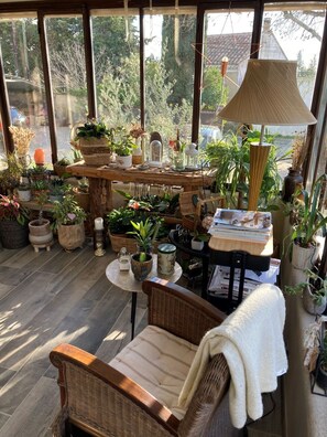 المنشأة من الداخل