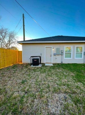 Exterior - NEW modern home near Downtown! (Houston)