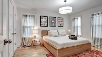 3 habitaciones, tabla de planchar con plancha, wifi y ropa de cama