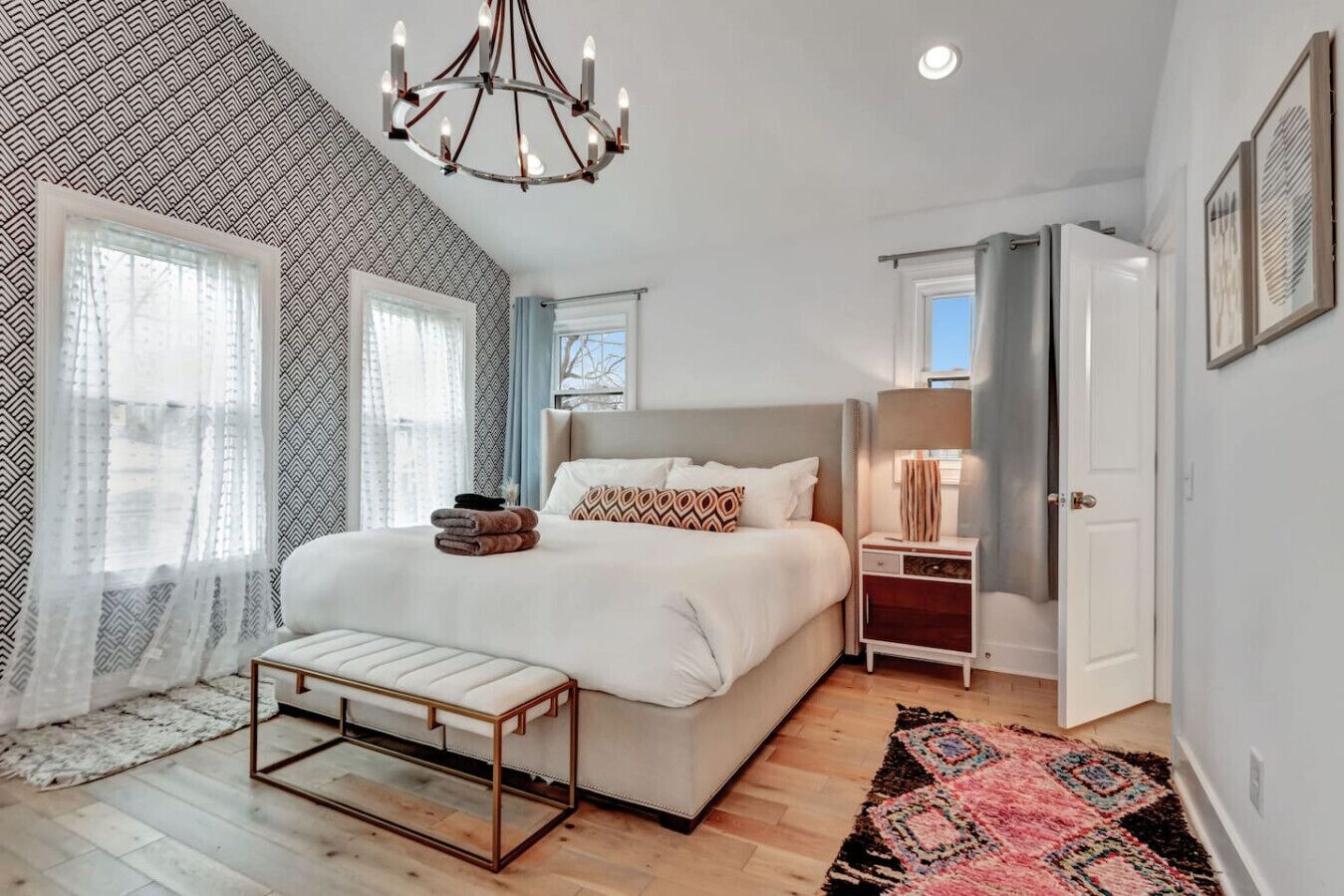 3 bedrooms, iron/ironing board, WiFi, bed sheets