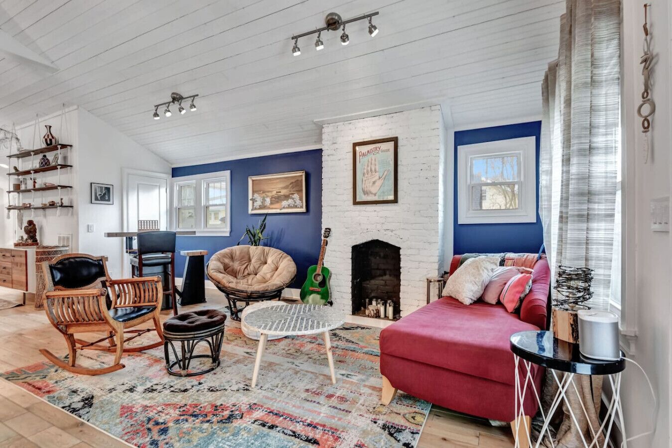 Televisión y oficina 