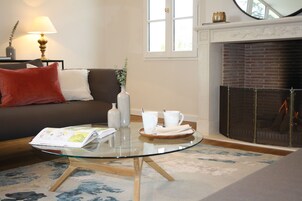 Televisión de pantalla plana, chimenea