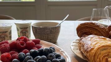 Café da manhã continental grátis todos os dias