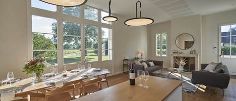 80-cm flat-screen TV with satellite channels, TV, fireplace