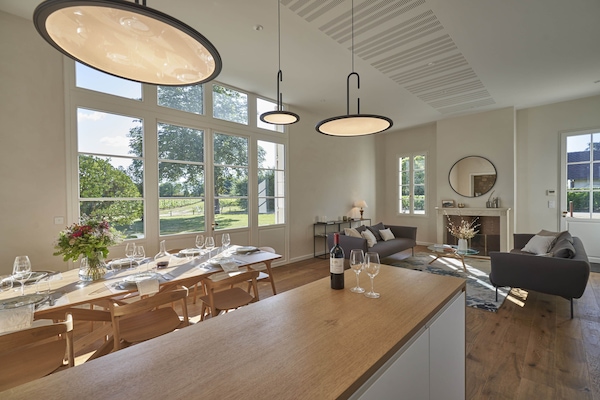 TV a schermo piatto 80 cm con canali satellitari, TV, caminetto