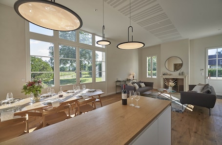 80-cm flat-screen TV with satellite channels, TV, fireplace