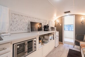 Fridge, microwave, oven, stovetop - Modern elegance to outdoor living, surround yourselves in the perfect combinatio (Blue Ridge)