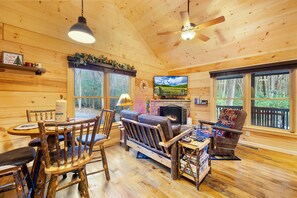 Interior - Trail Side Retreat, great cabin for small family vacation, honeymoon, or peacefu (Blue Ridge)