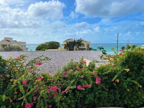 Family-Friendly 3BR Villa Apartment w/ Pool – Steps to Surf & Ocean