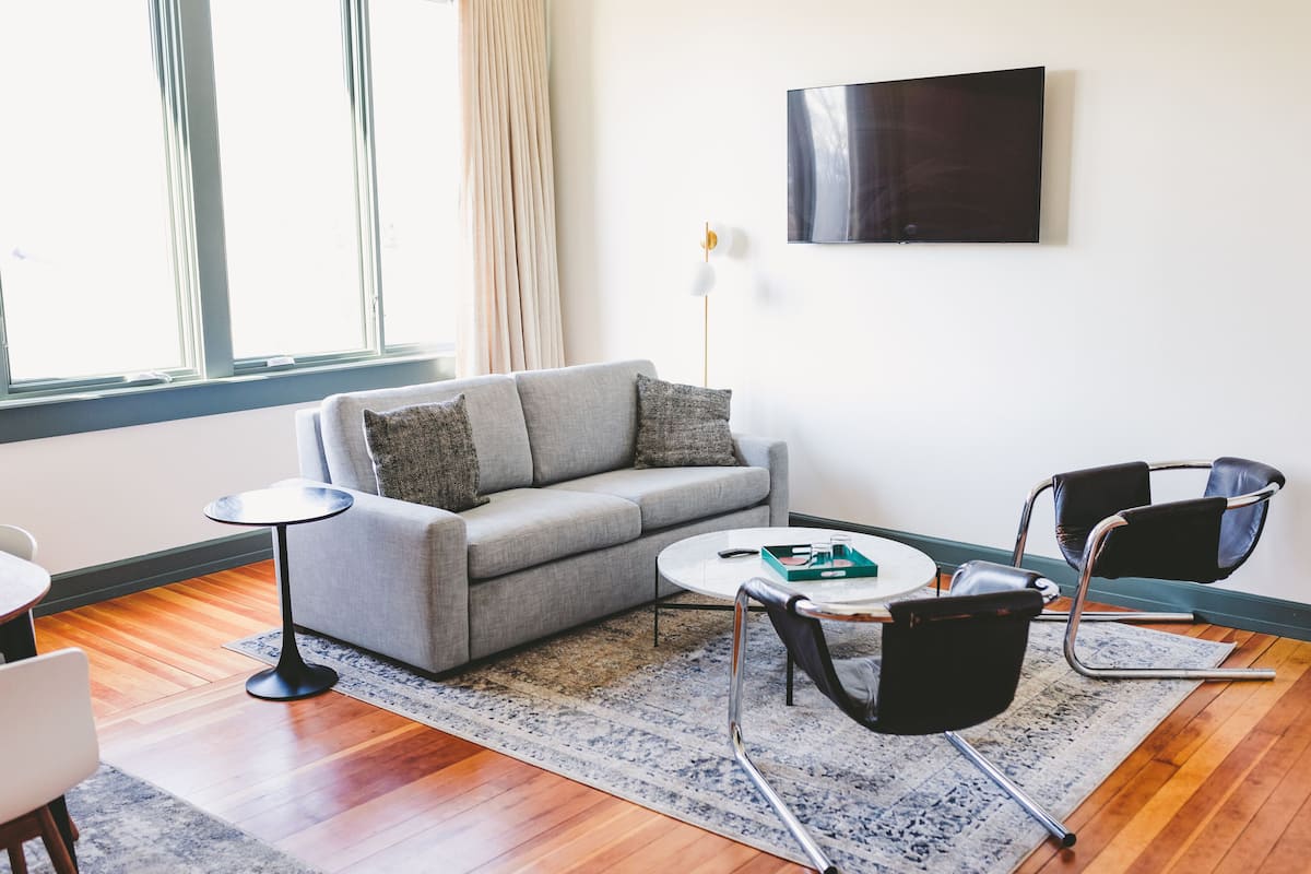 Studio Suite | Living area
