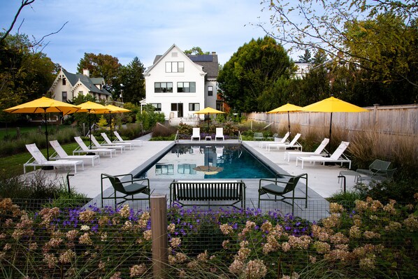 Seasonal outdoor pool, pool umbrellas, sun loungers - The Amelia (Hudson)