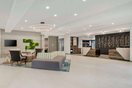 Lobby. Best Western Plus Winter Haven Inn & Suites