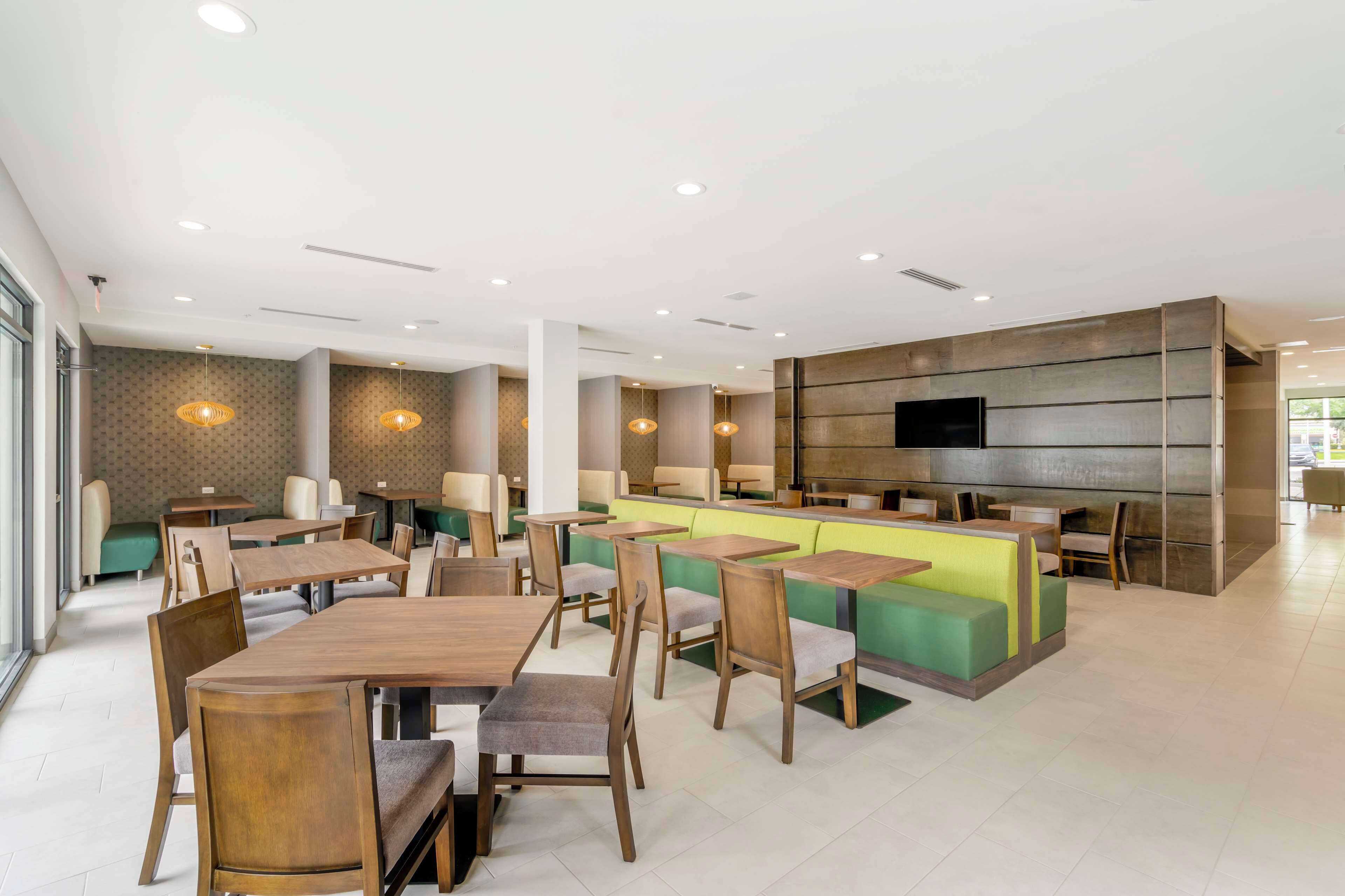 Free daily full breakfast 