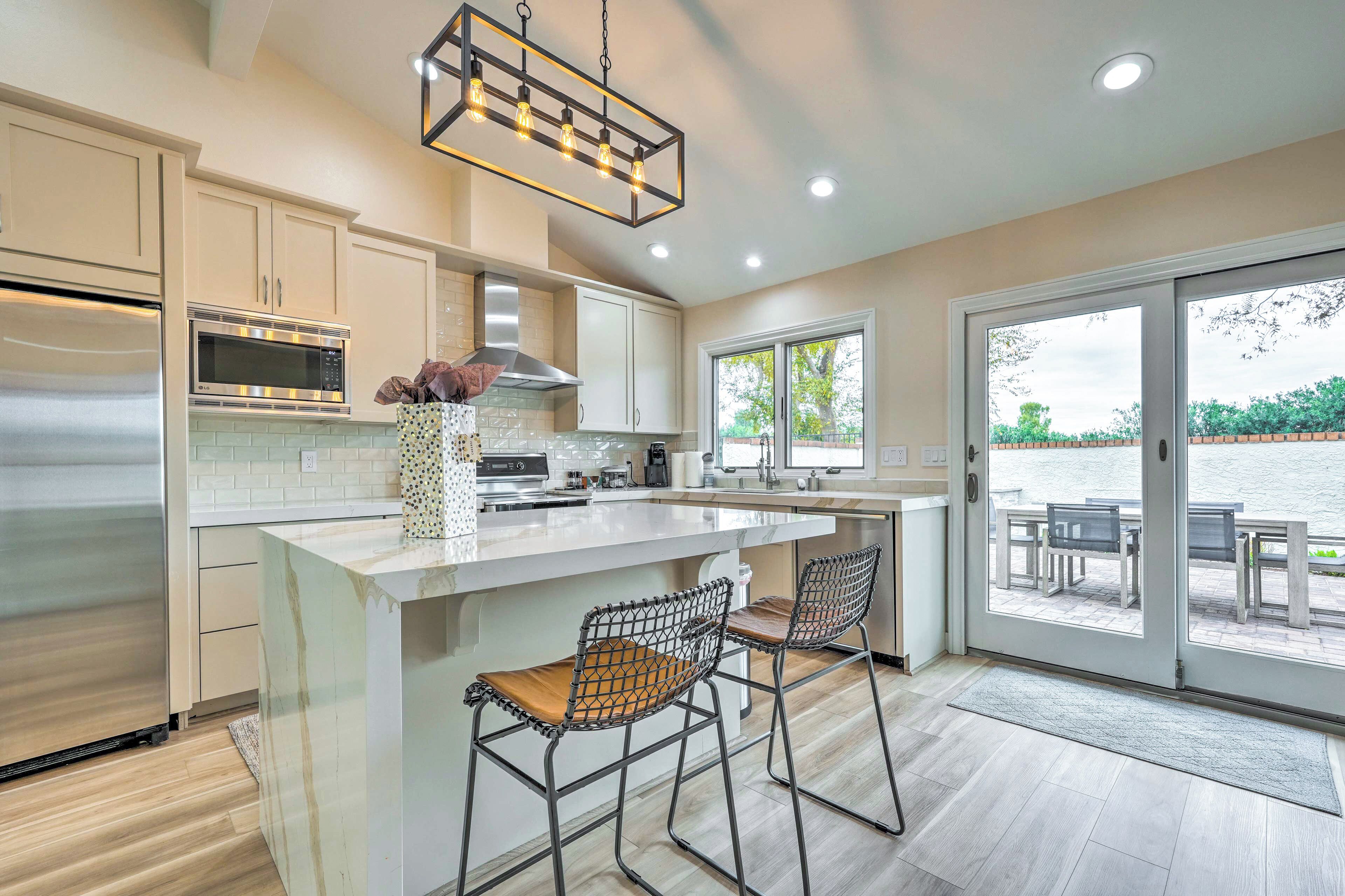 Fridge, microwave, stovetop, dishwasher