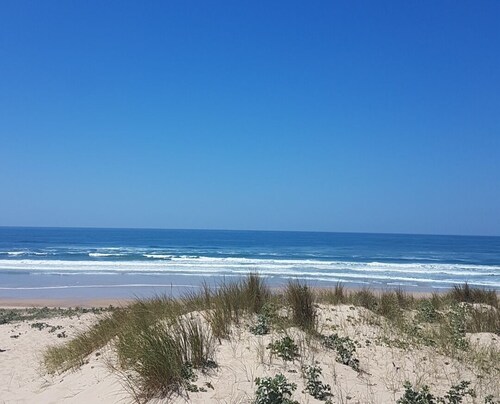 Apartment on golf course, 5-minute walk from ocean, sleeps 8, pool