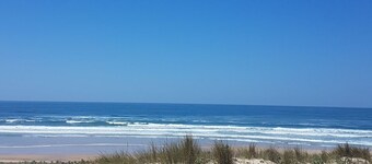 Apartment on golf course, 5-minute walk from ocean, sleeps 8, pool
