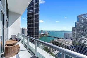 Property grounds - Lux OCEAN VIEW W Suite 39th Fl w Spa, Gym, Pool
 (Miami)