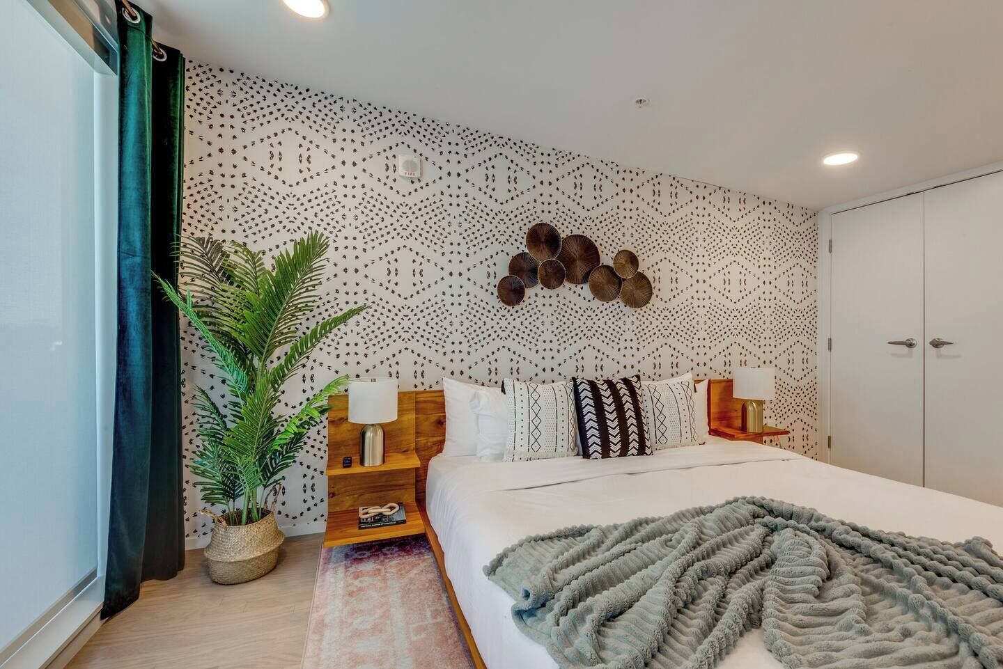 2 bedrooms, iron/ironing board, travel crib, free WiFi