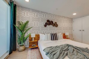 2 bedrooms, iron/ironing board, travel crib, free WiFi