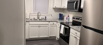 Spacious Family Home Close to University of Alabama Sleeps up to 9 People!