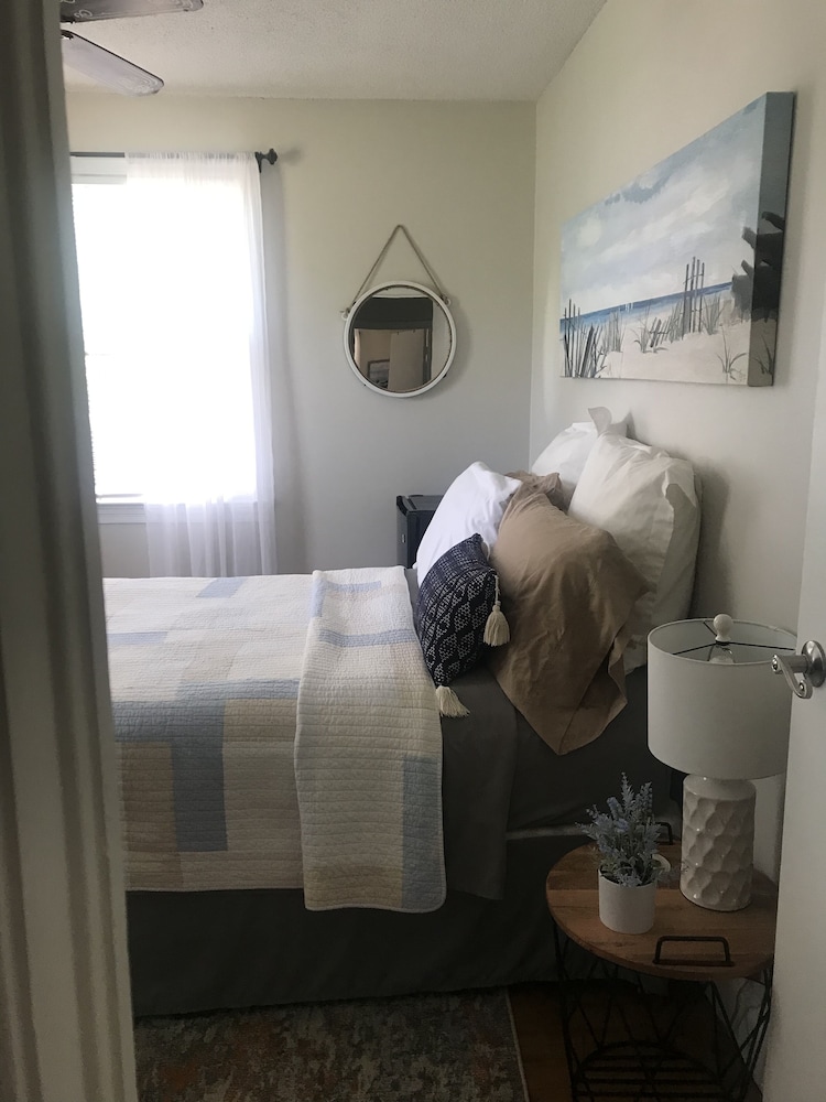 Charming bedroom Springdale Vrbo