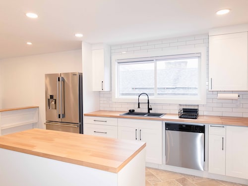 Beautiful quiet space located in the heart of Merritt suburbs.