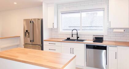 Beautiful quiet space located in the heart of Merritt suburbs.