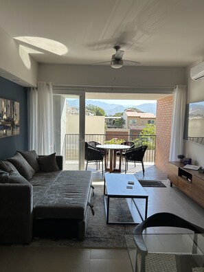 Smart-TV, Bücher, Drucker