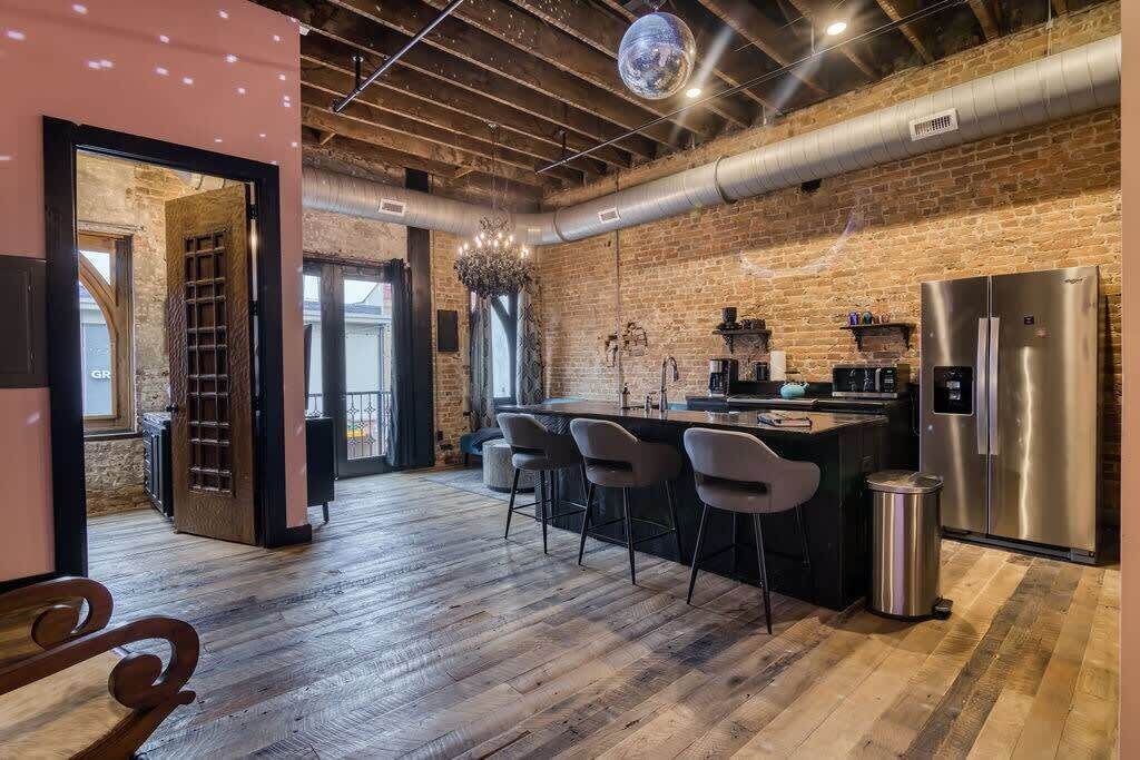 Downtown Loft! Walk to Everything!