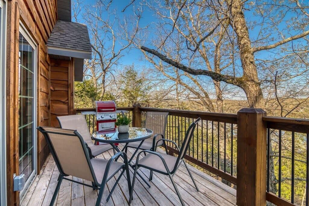 Stay in the Tree House! One of a Kind Experience!