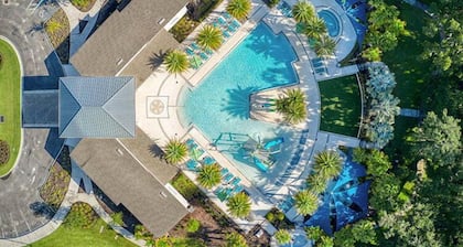 Family Getaway: Game Room, Themed Rooms & Private Yard Near Disney, BBQ!!