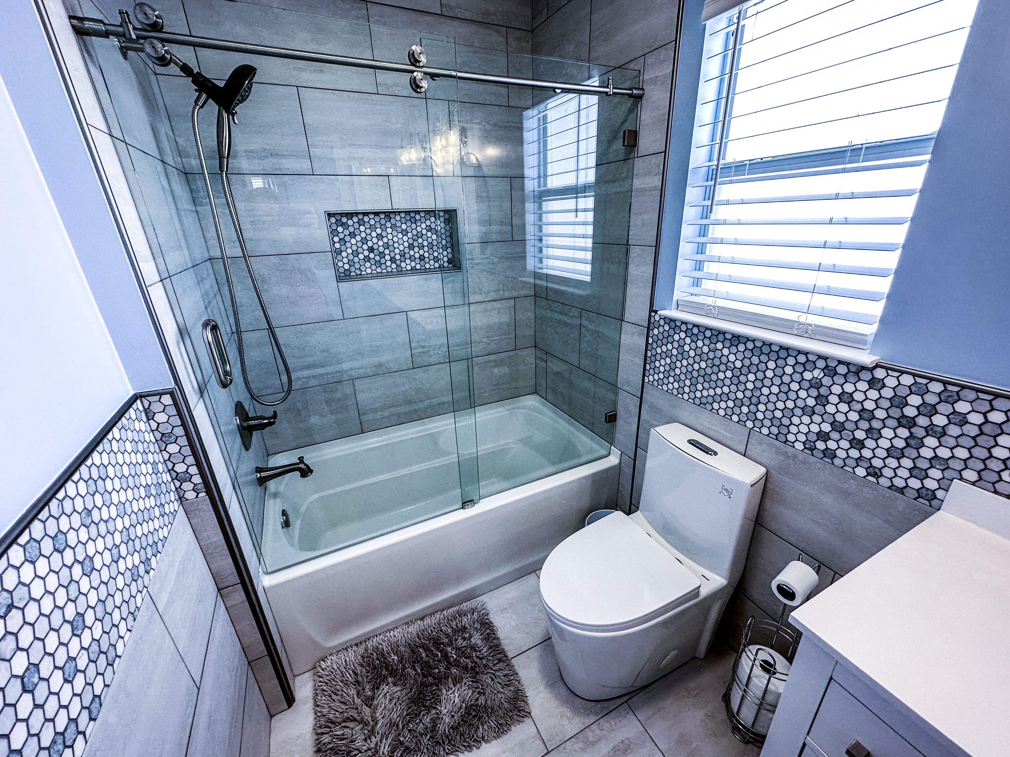 Dusche, Haartrockner, Handtücher, Seife