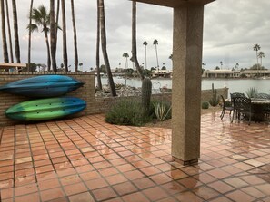 Outdoor dining - Luxury on the lake. ~ 6 miles to Cardinal Stadium (Sun City)