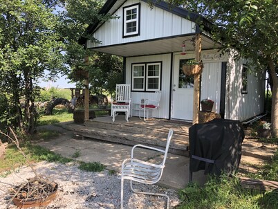 Mulberry Cottage Farm-Stay. A unique farm-stay in Southern Iowa