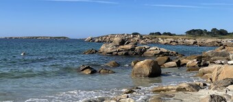 Cosy seaside chalet in the heart of the Pink Granite Coast